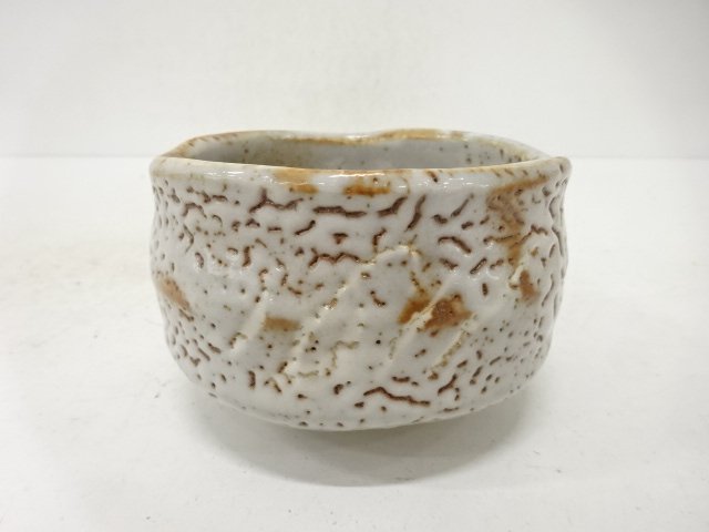 JAPANESE TEA CEREMONY / GRAY SHINO WARE / TEA BOWL CHAWAN / ARTISAN WORK 